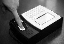 指纹打卡机作弊